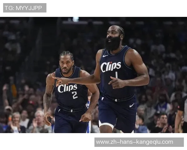 火箭与快船第六场激战回顾球星表现与战术分析全景呈现